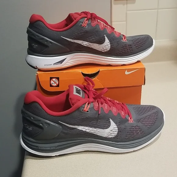 Nike shoes - Picture 4 of 4